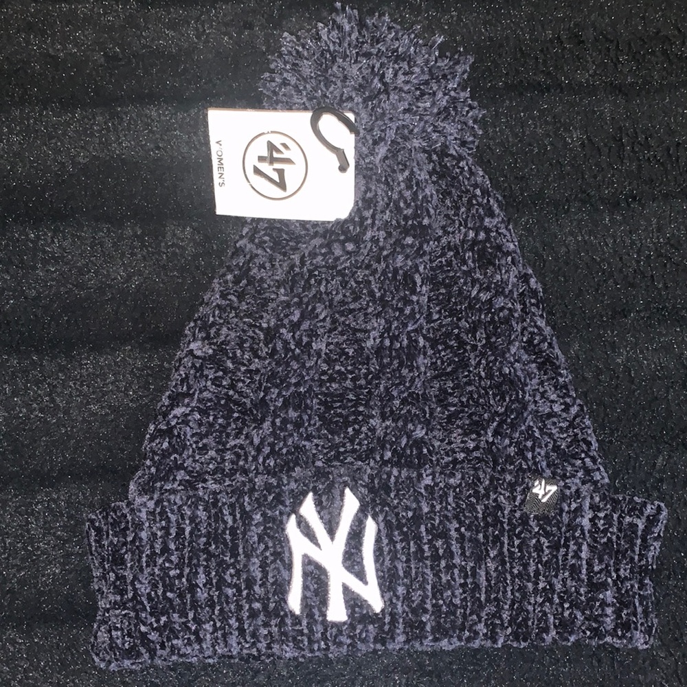 NY ‘47 Brand Women's Chenille Beanie Hat New York Yankees Pom Poof Ball NEW